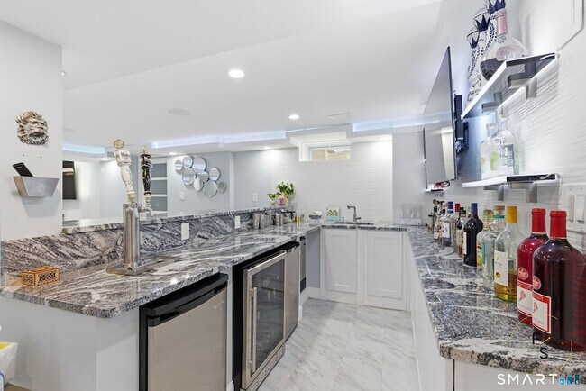 Building Photo - 508 Highland St