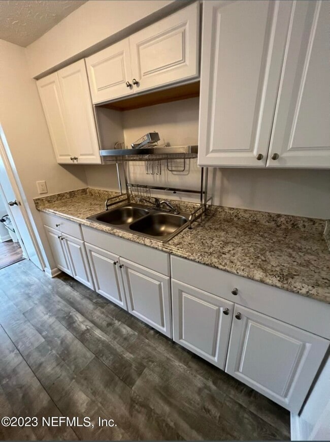 Building Photo - 1611 W 30th St