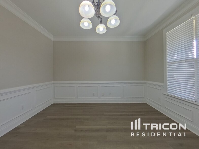 Building Photo - 286 Palamon Dr