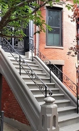 Building Photo - 207 W Newton St