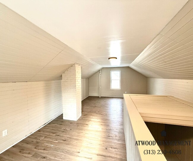 Building Photo - This beautifully updated 3-bedroom, 1-bath single-family home is ready for move-in!