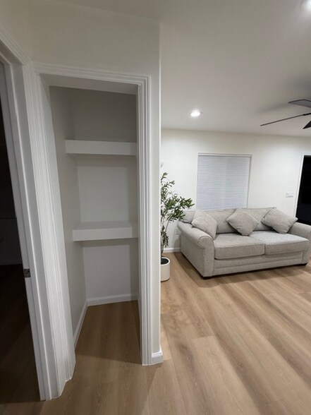 Building Photo - 823 E Cypress St