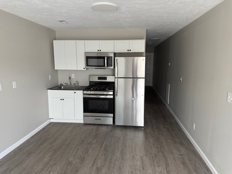 Building Photo - 1309 E Main St