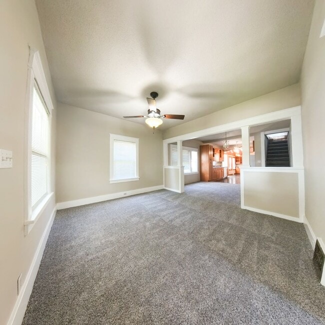 Building Photo - Newly updated 3 bedroom 2 bathroom home