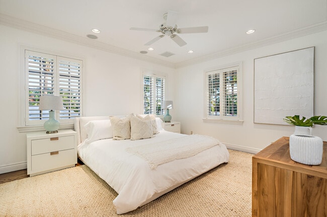 Building Photo - 233 El Pueblo Way