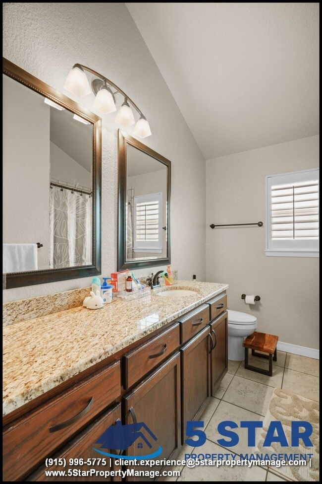 Building Photo - 6052 Bandolero Dr