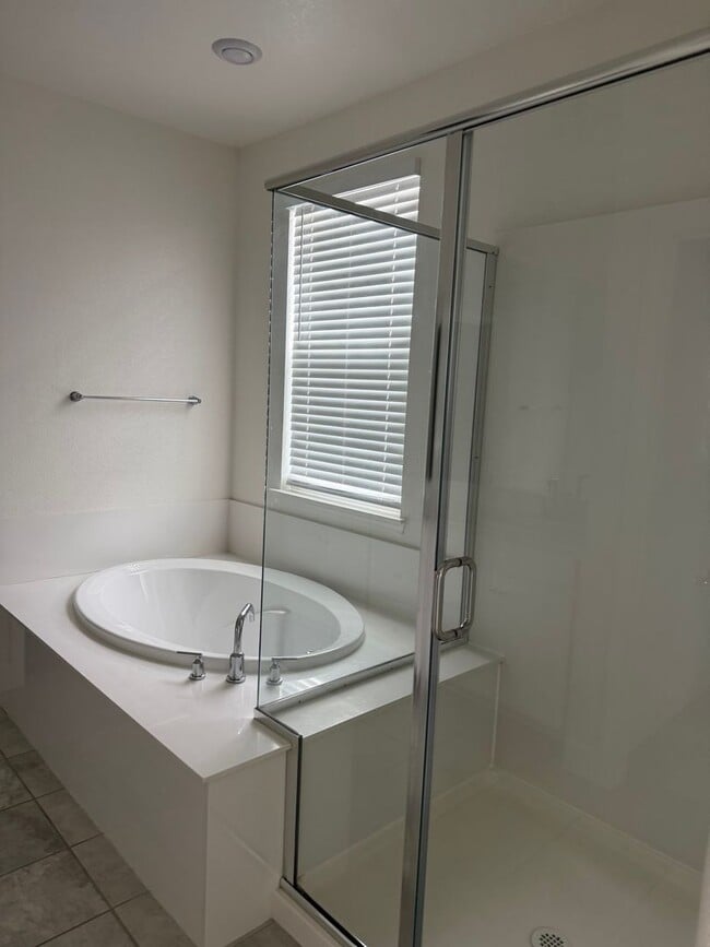 Building Photo - Spacious 4 Bedroom Home in Rocklin – 2,088 Sq Ft