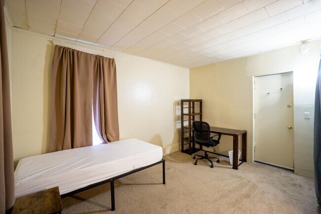 Building Photo - 113 Comstock Pl