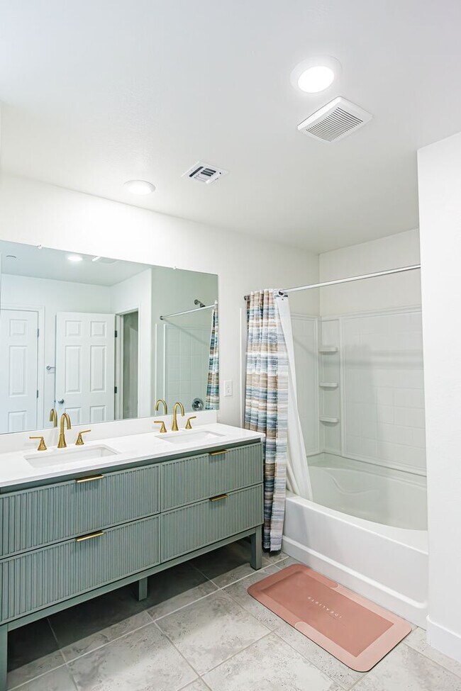 Building Photo - Beautiful 2-story home in a gated community