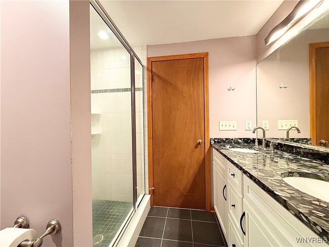 Building Photo - 8 Hummingbird Ln