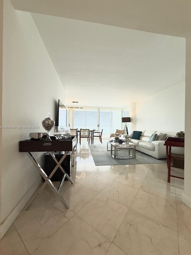 Building Photo - 16400 Collins Ave