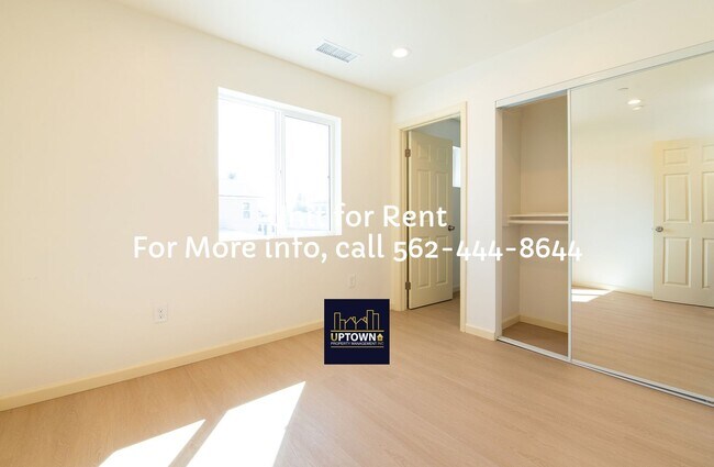 Building Photo - Townhome - 3 Bedrooms-2.5 Baths - Los Ange...