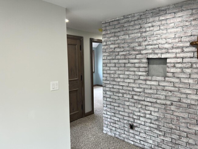 Building Photo - 24 Lindner Pl