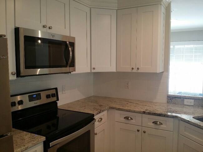 Building Photo - 700 Ironwood Dr