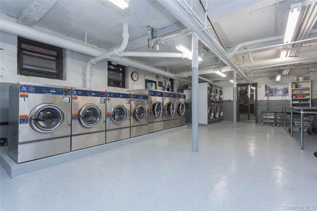 Building Photo - 167-10 Crocheron Ave