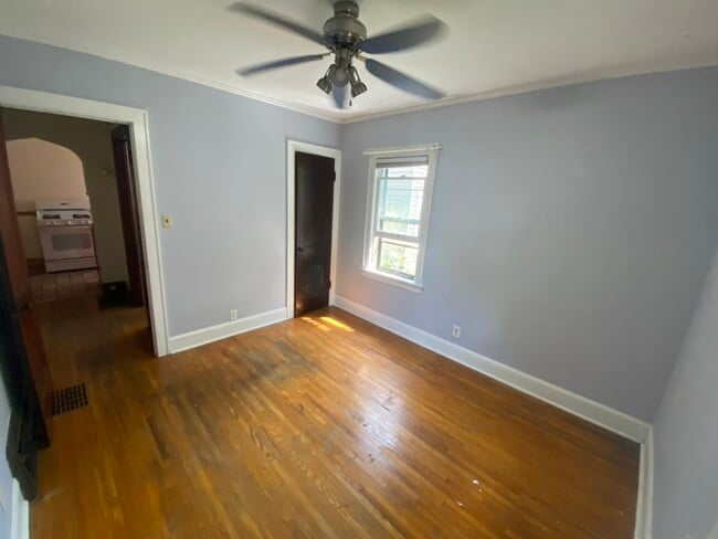 Building Photo - 2826 S 39th Ave