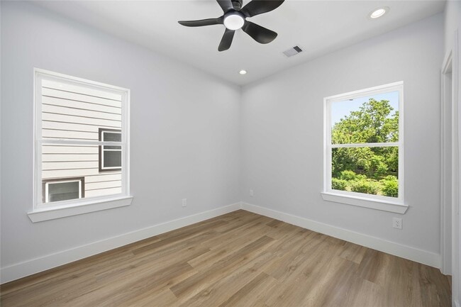 Building Photo - 4138 Larkspur St