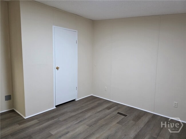 Building Photo - 311 Mockingbird Dr
