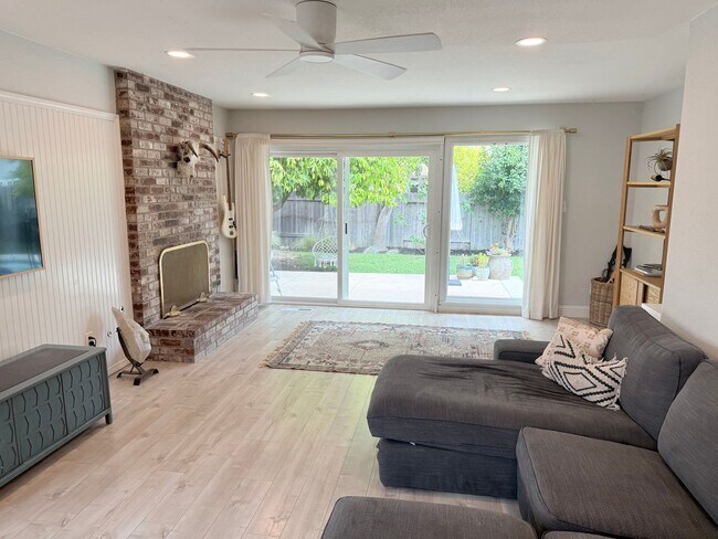 Building Photo - 1511 Dana Way