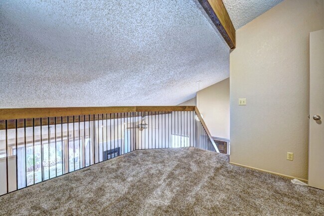 Building Photo - 1155 Lakeside Dr