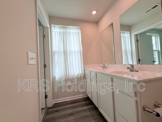 Building Photo - 379 Hunting Wood Dr