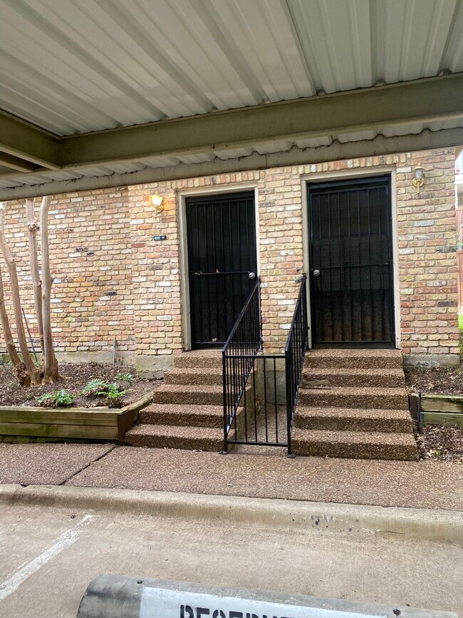 Building Photo - 7151 Gaston Ave