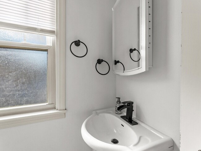 Building Photo - 2502 N 9th St