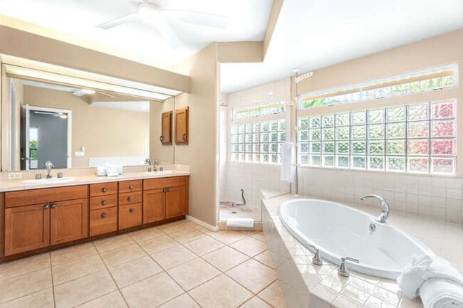 Building Photo - Beautiful Home in Gated Community