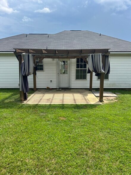 Building Photo - 412 Fulton Dr