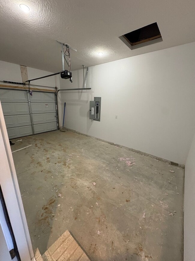 Building Photo - 594 N Airport Rd