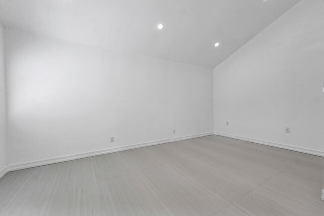 Building Photo - Brand-New Studio Guest House with Modern C...