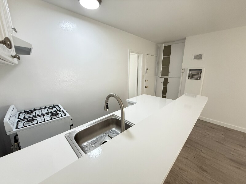 Building Photo - 240 S Reeves Dr