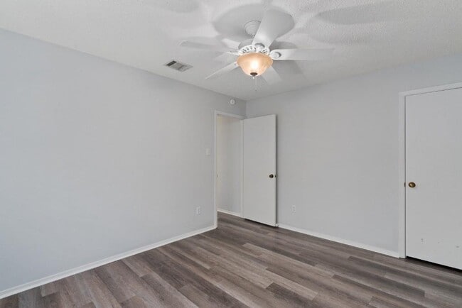 Building Photo - 11809 Eubank Dr