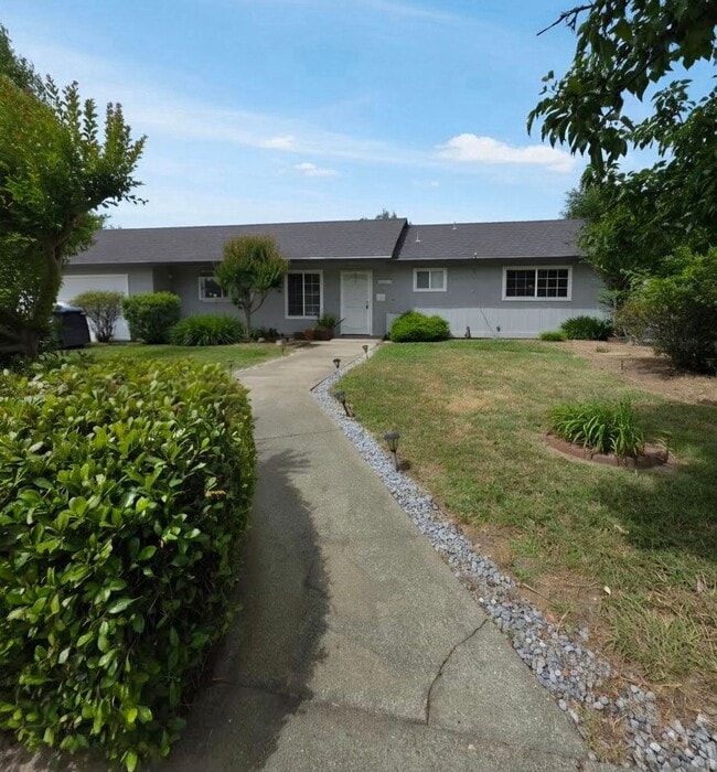 Building Photo - **$500 OFF FIRST MO RENT**4BR/3BA with PRIVATE IN-LAW SUITE / SECOND LIVING SET-UP