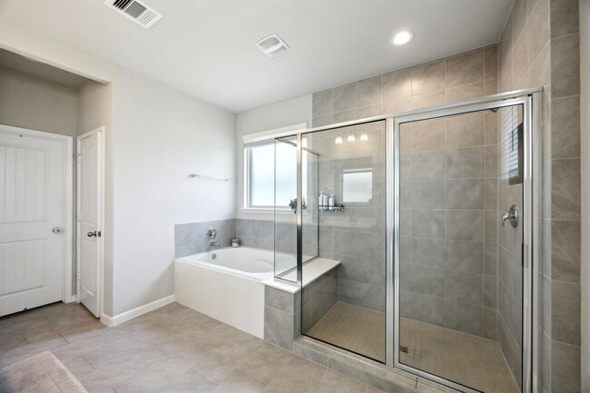 Building Photo - 3039 Forest Creek Dr