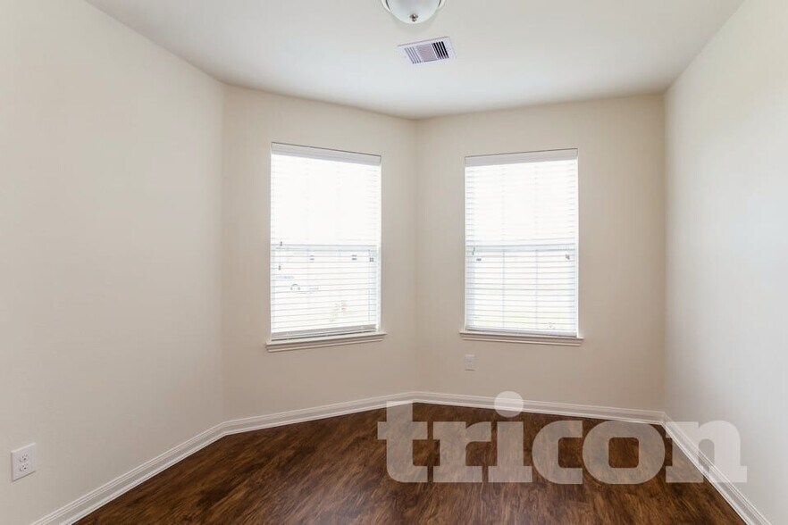 Building Photo - 2310 Regatta Ln