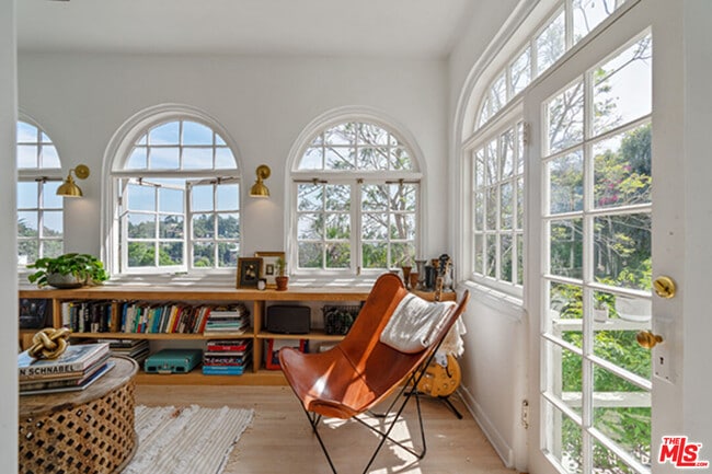 Building Photo - 6402 Ivarene Ave