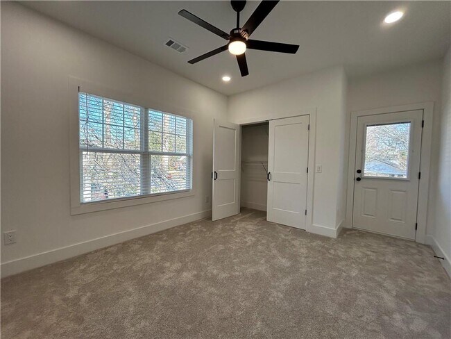 Building Photo - 73 Whitefoord Ave SE