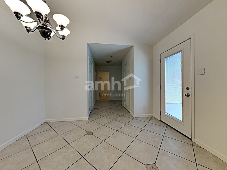 Building Photo - 2114 Post Oak Ln