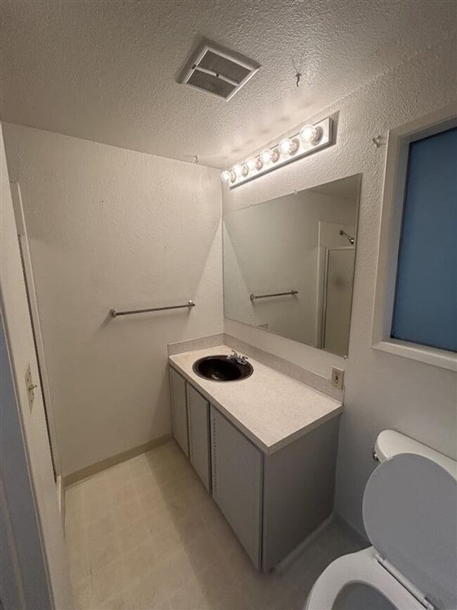 Building Photo - Three Bedroom House for Rent with Large Yard