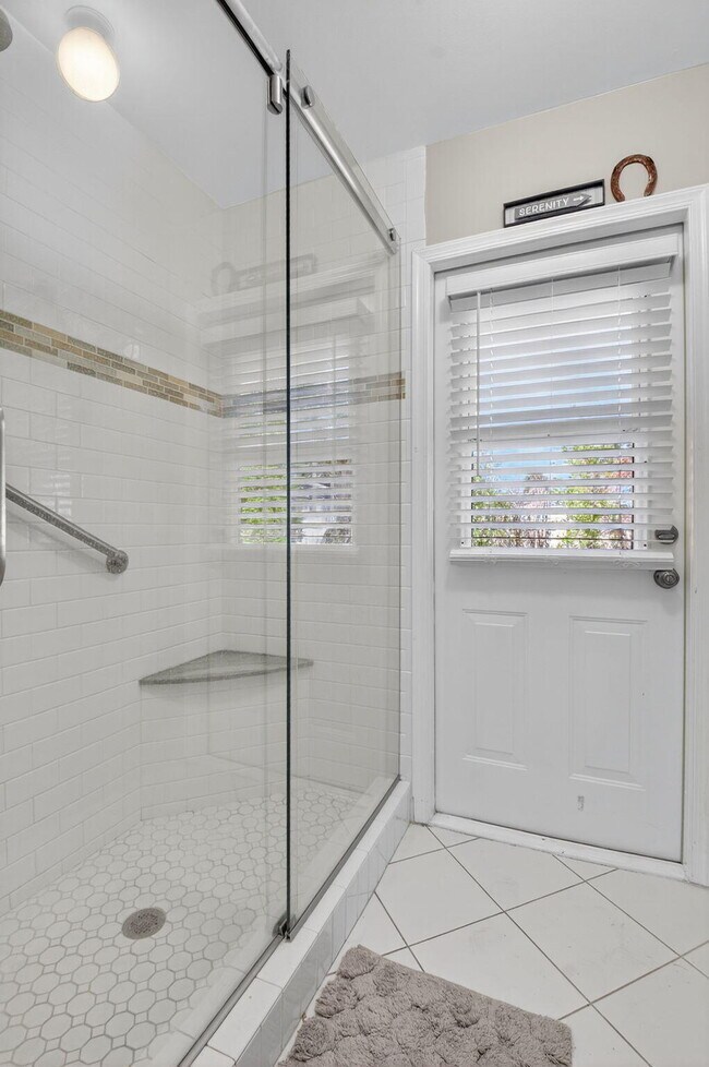 Building Photo - 190 Temple Ave