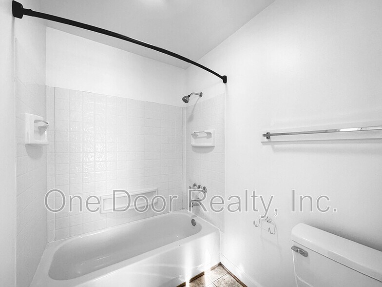 Building Photo - 108 Adams St