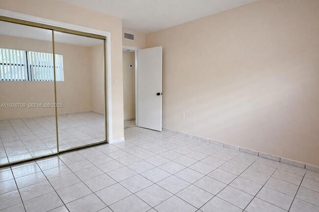 Building Photo - 3522 NE 166th St