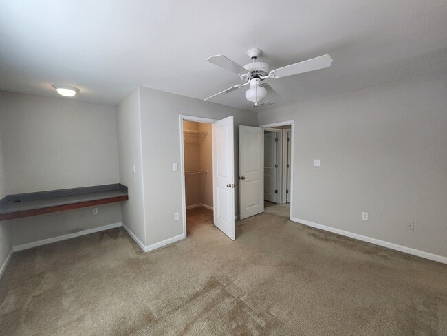 Building Photo - 2240 Lakeside Dr