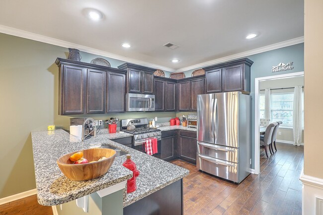 Building Photo - Spacious and updated home in Bluffs at Ash...