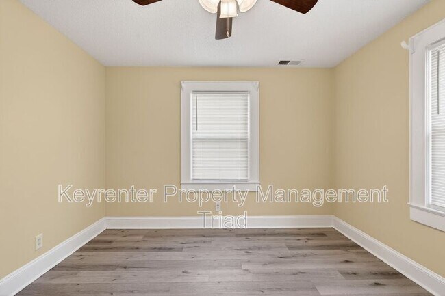 Building Photo - 506 Rocky Knoll Rd