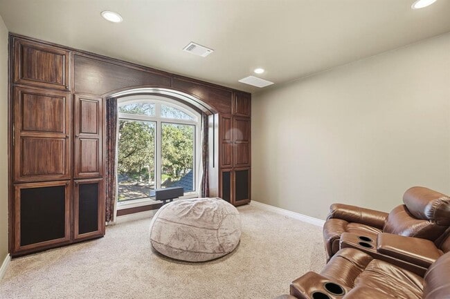 Building Photo - 1213 Grosvener Ct