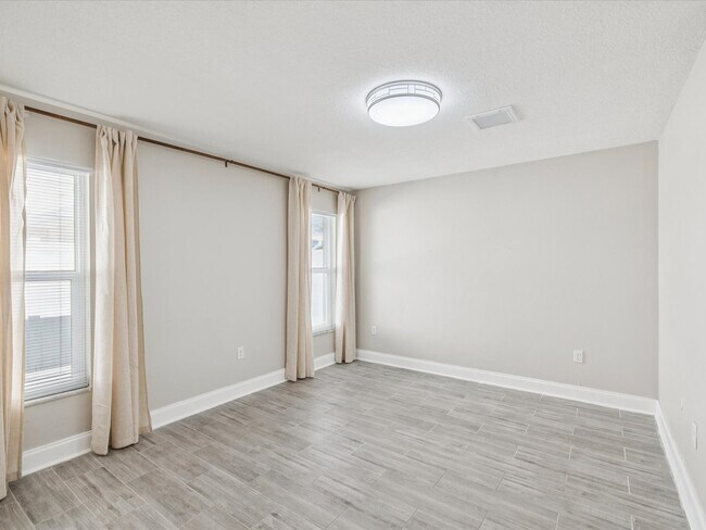 Building Photo - 441 Palm Island NE