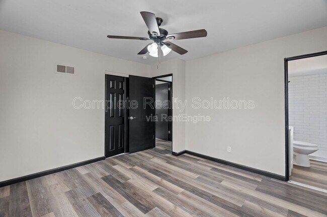 Building Photo - 5150 Wallingford Dr