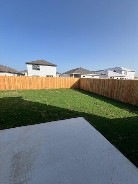 Backyard (Right Side) - 407 Estuary Dr
